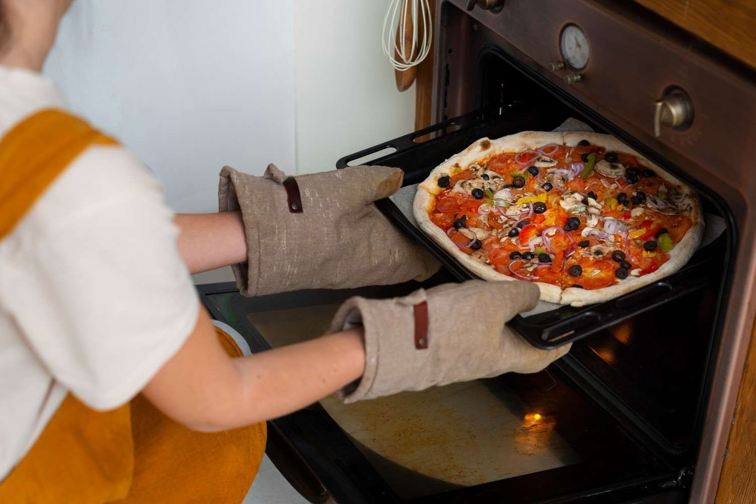 What Actually Makes a Toaster Oven Good for Pizza?